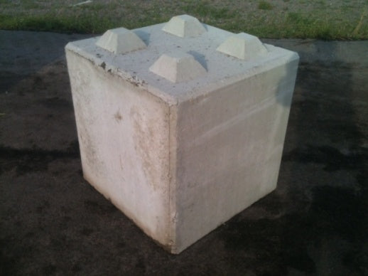 Vi erbjuder betongblock i olika storlekar.