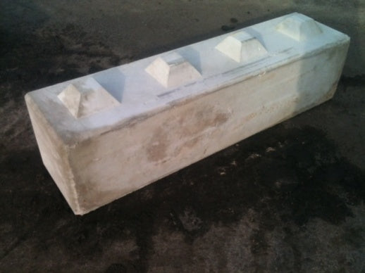 Vi erbjuder olika sorters betongblock.