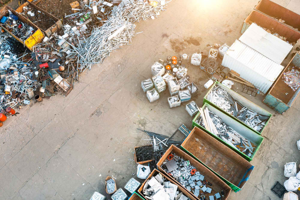 Vår mottagning för recycling är till för alla företagare som vill bli av med byggavfall, asfalt, betong, ris, grenar och annat som blir över efter anläggning, rivning eller nybygge.
